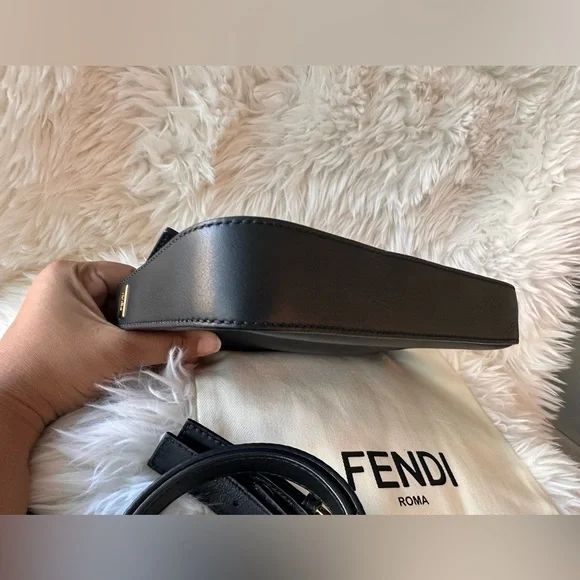 Fendi BAGUETTE LEATHER HANDBAG - Picture 2 of 16